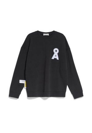 Schwarzer Sweatshirt mit langen Ärmeln, Rundhalsausschnitt, mit einem weißen gestickten Logo auf der Brust und einem Stoffetikett am Ärmel.