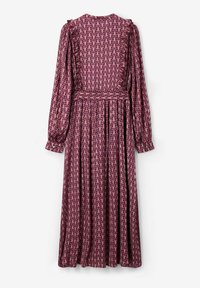 Robe à manches longues en tissu violette avec un imprimé floral. Présente des accents en volants aux épaules et un design de jupe fluide plissée.