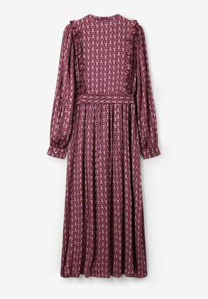 Langarmige jurk van paarse stof met een bloemenprint. Heeft ruches op de schouders en een vloeiende, geplooide rok.