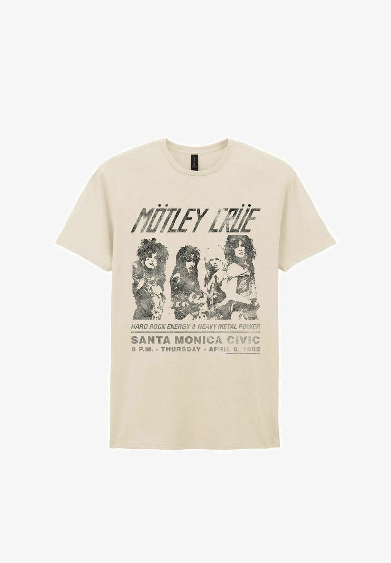 Beige t-shirt med sort vintage-stil grafik af Mötley Crüe bandmedlemmer og tekst, der promoverer en koncert i Santa Monica Civic i 1982.