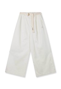 Pantalon blanc à jambes larges en coton, avec une taille haute ceinturée, des poches latérales et un logo discret à l'avant.