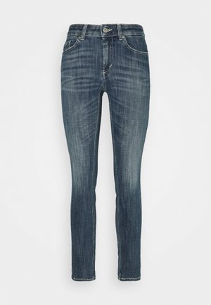 Slim-fit mørkeblå denimjeans med knaplukning, lommer foran og bagpå samt subtile falmede detaljer på lår og knæ.