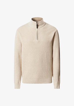 Cremfarbener Pullover mit einem Viertelreißverschlusskragen, strukturiertem Rippstoff und kontrastierenden Nähdetails an den Schultern.