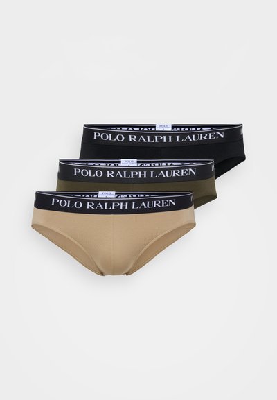 Tre par med herreboxere i tan, mørkegrønn og svart, med glatt stoff og elastisk linning med "POLO RALPH LAUREN" merke.