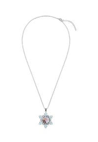 Collana in argento con pendente a forma di fiocco di neve con accenti blu e un'immagine circolare di due personaggi al centro.