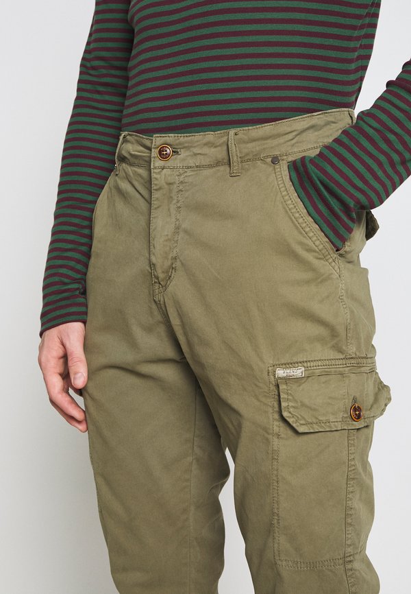 BHNAN REGULAR FIT SLIM LEG - Cargo trousers - martini olive4