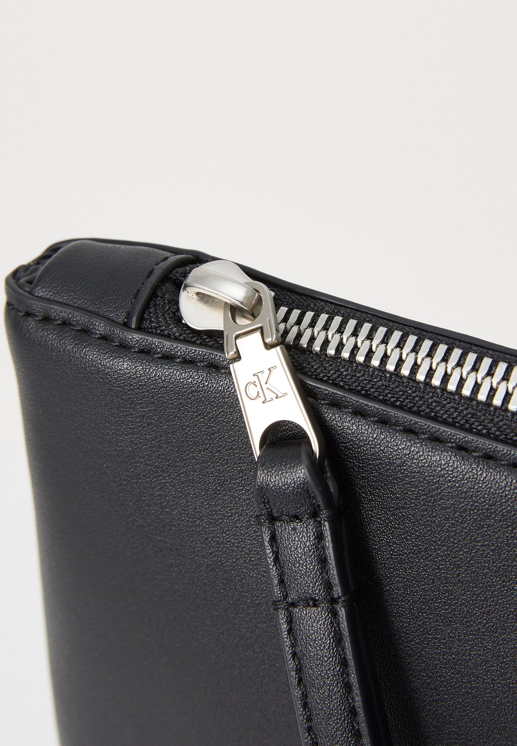 épine pouch Pocket bag ブラック alpaka-zip-pouch-pouches-one-