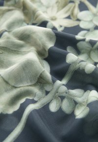 Thumbnail Image 3