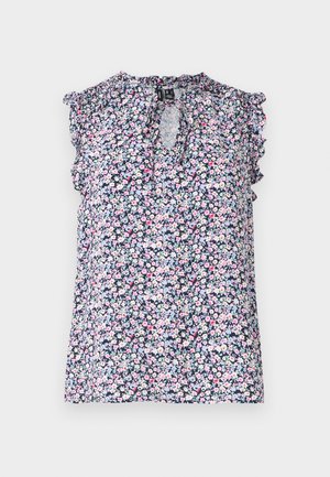 Blusa sin mangas con hombros con volantes, estampado floral en tonos rosa, blanco y azul sobre un fondo oscuro, con escote en forma de gota con detalle de lazo.