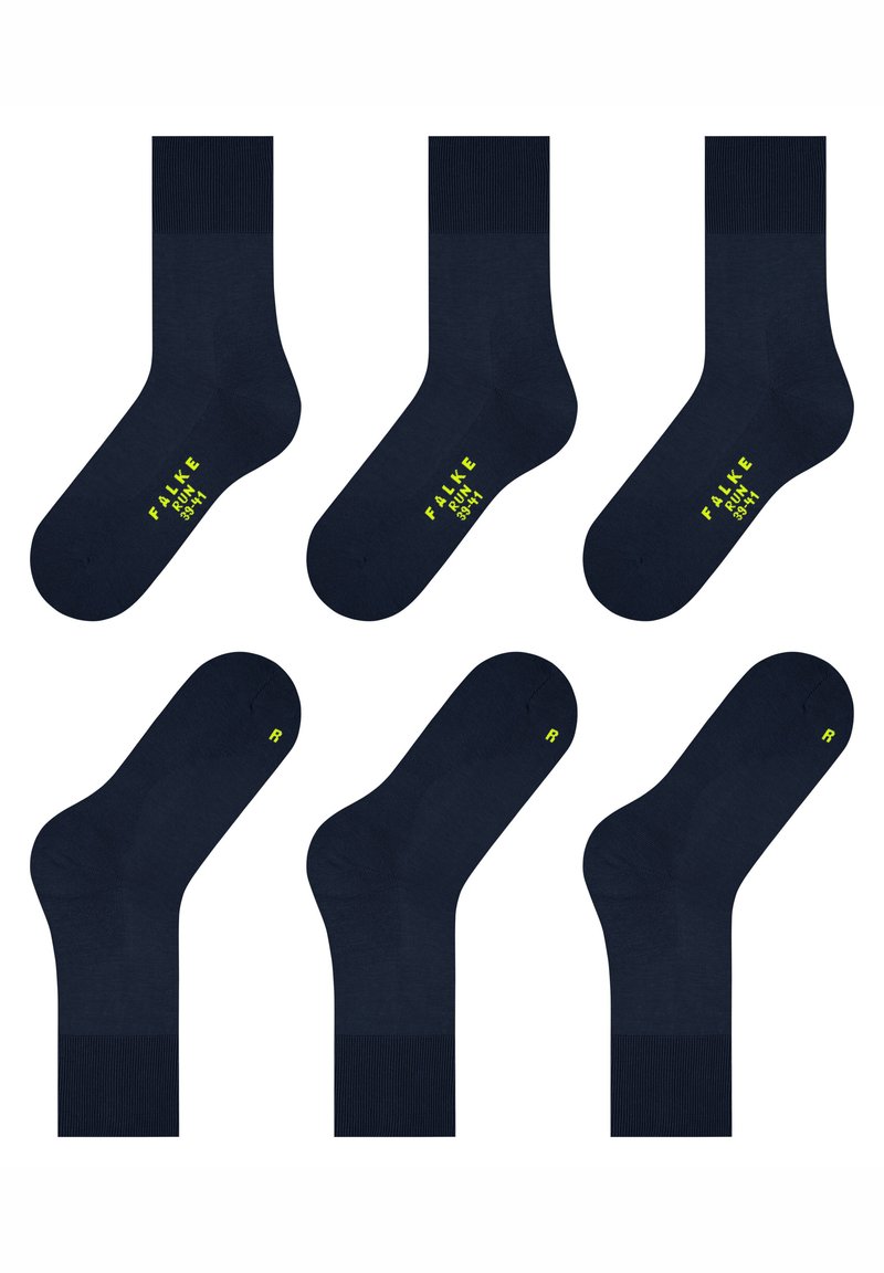 Șase șosete de alergare albastru închis aranjate în două rânduri, câte trei în fiecare rând, cu inscripții galbene „FALKE RUN 39-41” și „R”.