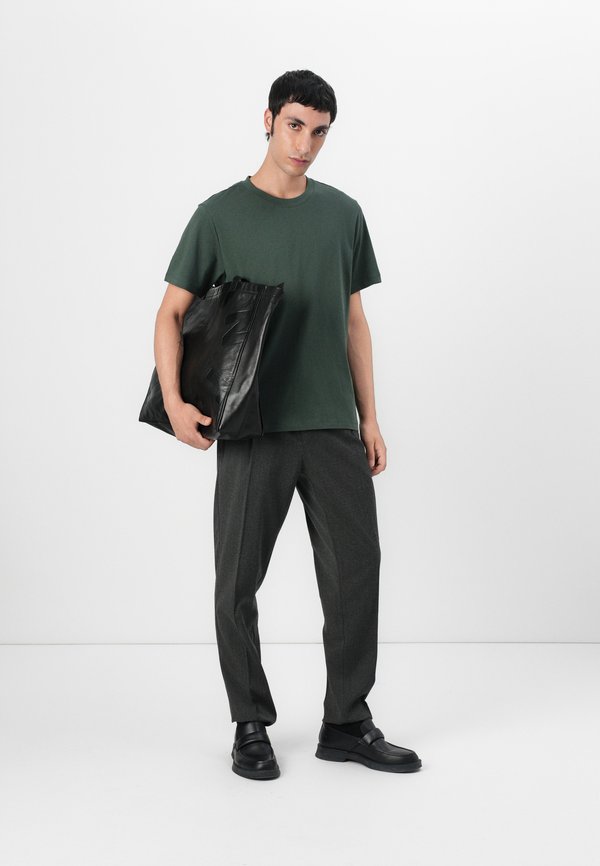 SLH190-REG TAPERED LEROY PLEAT PANT  - Trousers3