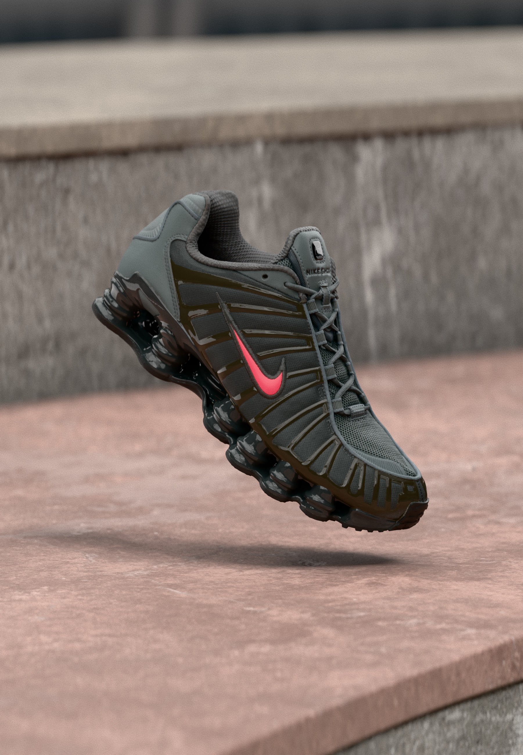 Nike Sportswear SHOX TL SE TECH - Tenisky - smoke grey/bright crimson/med ash/anthracite/black