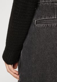 ONLY ONLMIKANI CROP STRUCTURE O NECK - Trui - black