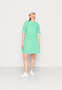 mbyM ALBANA - Vestido camiseiro - amoli green