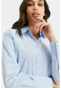 WE Fashion Bluza z gumbi - light blue