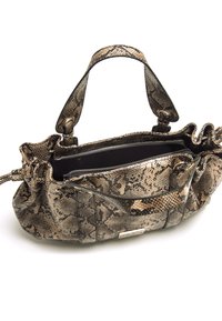 Sac à main en cuir texturé avec motif de serpent marron et doré, doté d'un haut froncé, de deux poignées et d'un compartiment intérieur zippé.