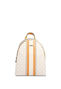 Sac à dos en cuir blanc avec une forme arquée, quincaillerie dorée, rayures orange et blanches, et motif logo en relief sur l'ensemble.