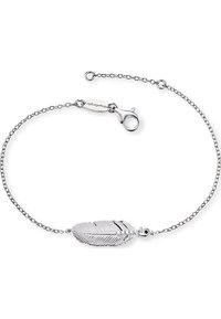 Bracciale in argento con un delicato charm a forma di piuma, dettagli intricati e chiusura a gancio. Design a catena con una finitura lucida.