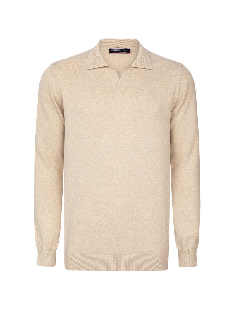 Beige Pullover mit V-Ausschnitt und langen Ärmeln. Aus weichem Strickmaterial gefertigt, mit geripptem Saum und Bündchen. Einfaches, einfarbiges Design.
