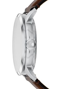 Uhr aus Edelstahl mit einem schlanken, runden Gehäuse, glänzender Oberfläche, silberner Krone und einem braunen Lederarmband mit subtiler Textur.