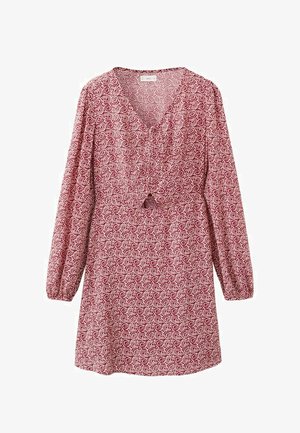 Červené a bílé šaty s dlouhými rukávy, vzorované, s výstřihem do V, předním výřezem pod prsy a elastickými manžetami.