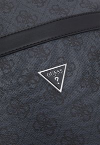 Guess VEZZOLA UNISEX - Axelremsväska - black