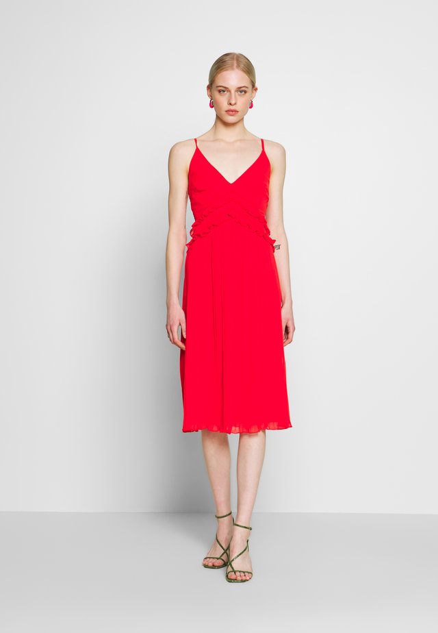 PLEATS - Juhlamekko - salsa