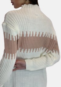 Elara - Sweter