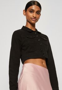 ONLY Petite ONLWESTA CROPPED - Traper jakna - washed black