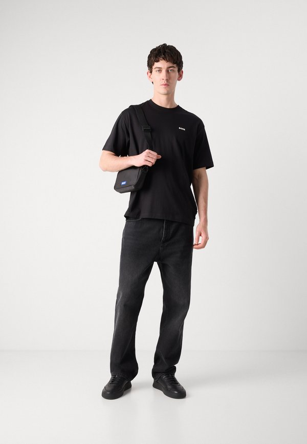 SURFACESHORT - Print T-shirt4