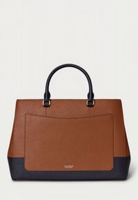 Mala tote em couro castanho e azul-marinho com formato estruturado, alças superiores duplas e um grande bolso frontal. Apresenta detalhes de costura e logótipo.