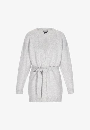 Gai pelēks adīts kardigans ar garām piedurknēm, V veida kakla izgriezumu un sasienamu jostu viduklī, ar ribotiem aprocēm un apakšmalu.