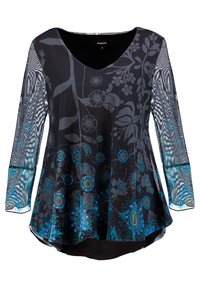 Blusa negra de manga larga con escote en V, mangas transparentes y patrones florales y circulares en azul en el cuerpo y los puños.