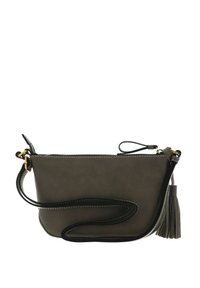 Sac bandoulière en cuir gris avec un accent de pompon, présentant une forme incurvée, une garniture noire et une longue sangle ajustable. Texture lisse.