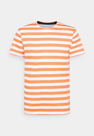 T-shirt à manches courtes à rayures horizontales orange et blanches, col rond, sur un fond neutre uni.