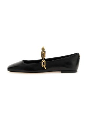 Scarpa piatta in pelle nera con punta affusolata, adornata da un accento in catena dorata sul davanti, caratterizzata da una delicata texture e tacco basso.