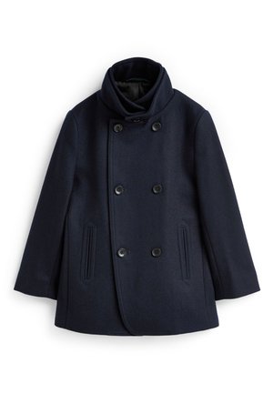 Abrigo peacoat de lana azul marino con cierre de doble botonadura, grandes botones negros, cuello doblado y bolsillos laterales con costuras decorativas.