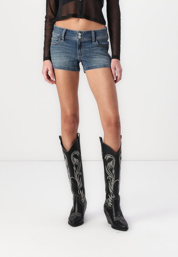 Low-Rise Medium Wash Denim Shortie Shorts - Denim shorts