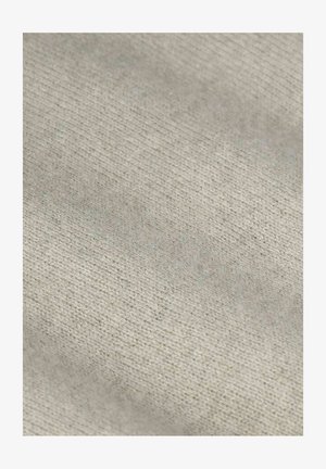 Lichtgrijze stof met een fijne ribbelstructuur. Het oppervlak is glad, met subtiele variaties in schaduw en geen zichtbare patronen of accenten.