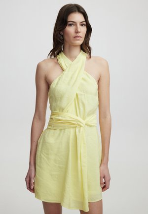 SLIM FIT HALTER NECK MINI - Cocktailjurk - yellow