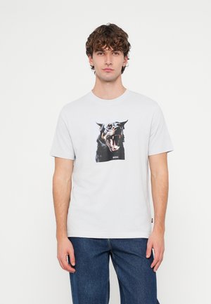 DOBERMANN - Nyomott mintás póló - pastel grey