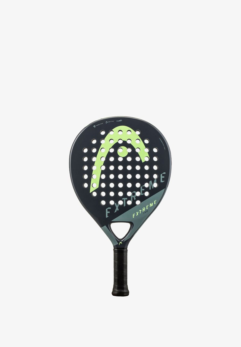 Padel rakete ar melnu kompozīta rāmi, zaļiem akcentiem, perforētu trāpīšanas virsmu un teksturētu melnu rokturi. Viegls un aerodinamiskais dizains.