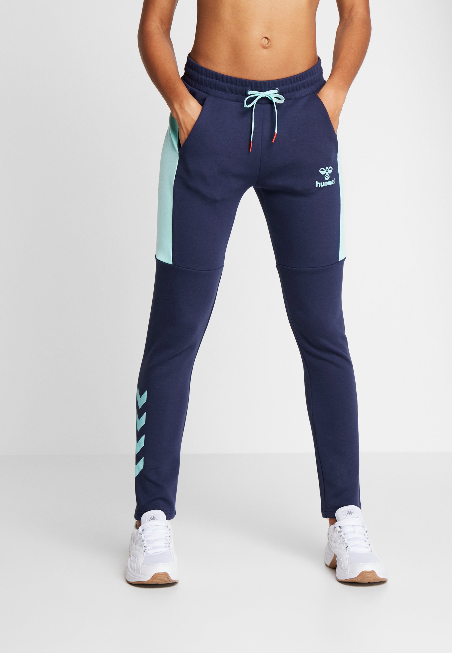 Hummel NIRVANA SLIM PANTS Joggebukse black irissvart Hummel Nirvana Slim Pants Joggebukse Dame, Grå