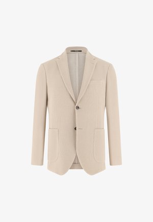 Beiger Herrenblazer mit zwei aufgesetzten Taschen vorne, Zwei-Knopf-Verschluss, Revers mit Kerbkragen und einer Brustleistentasche, präsentiert auf weißem Hintergrund.