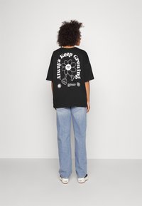 Even&Odd - LIZ KEEP GROWING MASCOT / 802 - BLACK - Print T-shirt - 802 - black Thumbnail Image 1