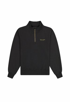 Sort langærmet pullover med en kvart lynlås og gul "Wrangler"-logo broderet på venstre bryst.
