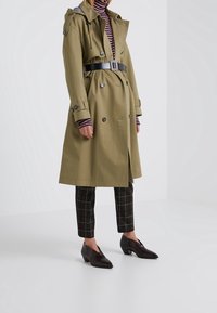 BOSS Tygbyxor - pink