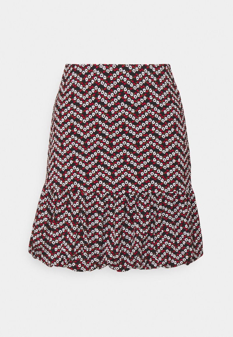 Jupe imprimée de fleurs rouges et blanches sur fond noir, avec un ourlet évasé et un motif en zigzag. Fabriquée en tissu à texture douce.