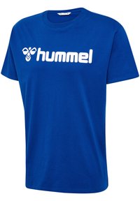 Blå bomulls t-shirt med kort ärm, med en stor vit "hummel"-logotyp tryckt fram. Klassisk rundhalsad design.