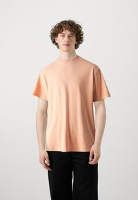 Jack & Jones PREMIUM JPRBLAHARVEY TEE UNISEX - Navadna majica - canyon sunset